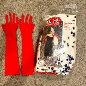 CRUELLA DE VIL Halloween costume. Gently worn, complete outfit.